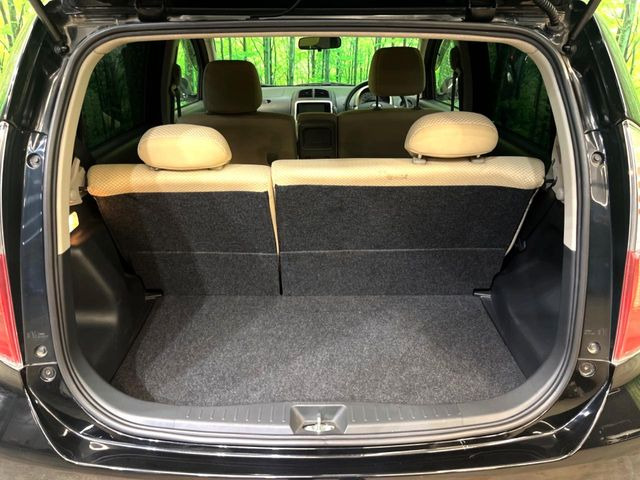 ���i�̂���������ʋ΁A���}���ɏ\���ȉ׎��X�y�[�X���m�ۂ��Ă���܂��B�Z�J���h�V�[�g��|���ƁA�傫�ȉו��̐ύڂ��\�ł���