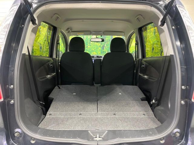 ���i�̂���������ʋ΁A���}���ɏ\���ȉ׎��X�y�[�X���m�ۂ��Ă���܂��B�Z�J���h�V�[�g��|���ƁA�傫�ȉו��̐ύڂ��\�ł���