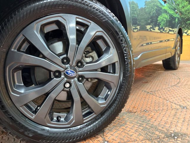 【純正18インチアルミホイール】外観にマッチした純正アルミホイールを装着しております。各種社外アルミホイールや、スタッドレスタイヤも取扱いしております。是非ご相談ください♪