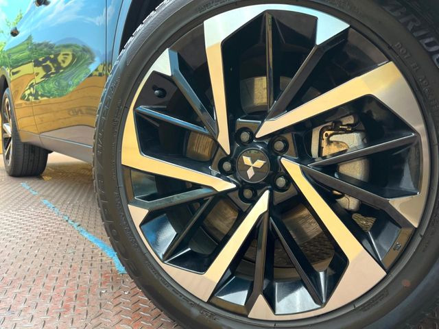 �y����20�C���`�A���~�z�C�[���z�O�ςɃ}�b�`���������A���~�z�C�[���𑕒����Ă���܂��B�e��ЊO�A���~�z�C�[����A�X�^�b�h���X�^�C�����戵�����Ă���܂��B���񂲑��k����������