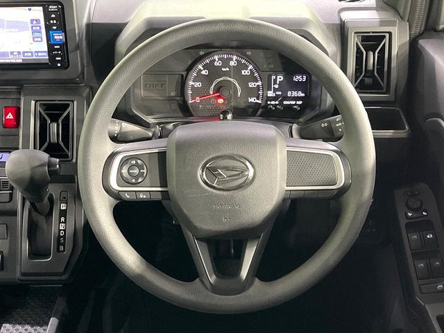 �y�X�e�A�����O�X�C�b�`�z�^�]���A�O������ڐ������炷���ƂȂ��A�I�[�f�B�I���̑��삪�\�ȕ֗��@�\!���S&���K�ȃh���C�u�����o���Ă���܂���