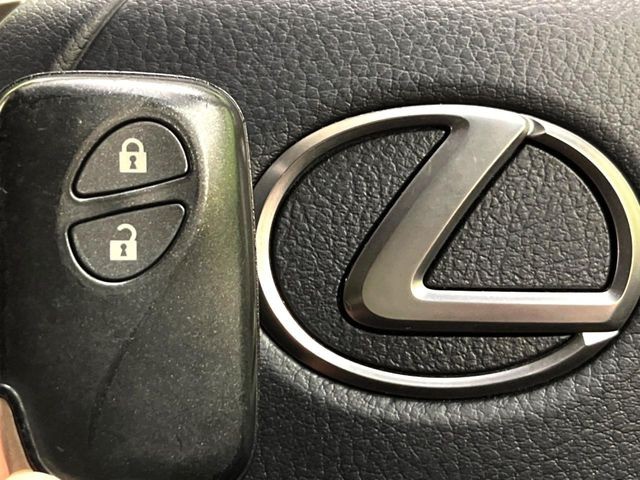 �y�X�}�[�g�L�[�z�J�o����|�P�b�g�ɓ��ꂽ�܂܂ł��h�A�̎{���E�������\�ȃX�}�[�g�L�[�𑕔��B�G���W���̃I���E�I�t�����J�M�����o���K�v����������Ƃ��Ă��֗��ł���