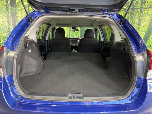 ���i�̂���������ʋ΁A���}���ɏ\���ȉ׎��X�y�[�X���m�ۂ��Ă���܂��B�Z�J���h�V�[�g��|���ƁA�傫�ȉו��̐ύڂ��\�ł���