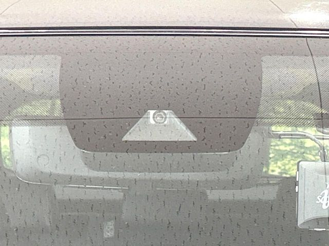 �y�g���^�Z�[�t�e�B�Z���X�z���s���ɑO���̎ԗ�����F�����A�Փ˂������Ȏ��͌x��ƃu���[�L�ŏՓˉ���Ɣ�Q�y�����A�V�X�g�B�����S�Ƀh���C�u�����y���݂��������܂��B