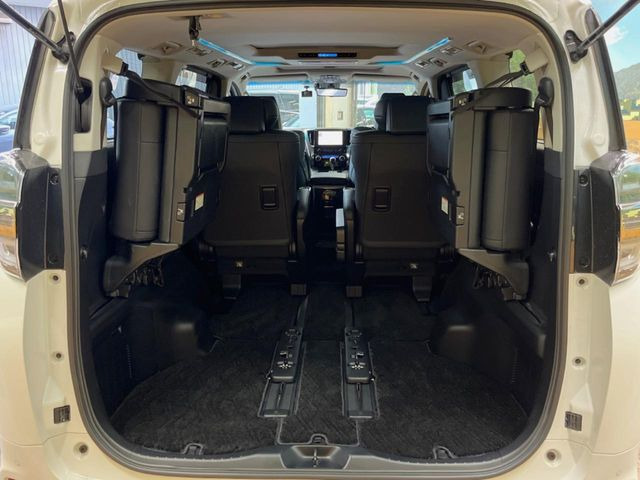 ���i�̂���������ʋ΁A���}���ɏ\���ȉ׎��X�y�[�X���m�ۂ��Ă���܂��B�Z�J���h�V�[�g��|���ƁA�傫�ȉו��̐ύڂ��\�ł���