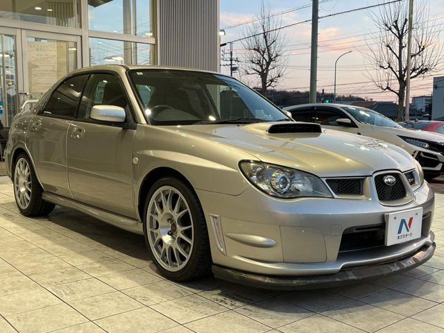 高透明度のガラス皮膜で撥水はもちろん、上質なツヤ・光沢を実現。紫外線や酸性雨から大切な愛車を保護し、色あせ・劣化を防止。「弾スプラッシュコート」、「弾プリミッサコート」からお選びいただけます。