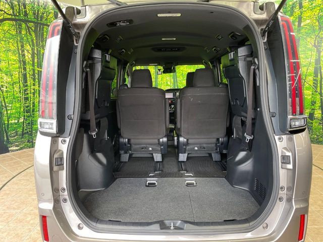 ���i�̂���������ʋ΁A���}���ɏ\���ȉ׎��X�y�[�X���m�ۂ��Ă���܂��B�Z�J���h�V�[�g��|���ƁA�傫�ȉו��̐ύڂ��\�ł���