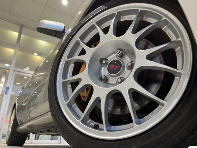 【純正BBS製18インチアルミホイール】大人気メーカーのホイールを装備♪軽量・高硬度のアルミホイールは、ハンドリング・加速など、走りの質を向上してくれます♪