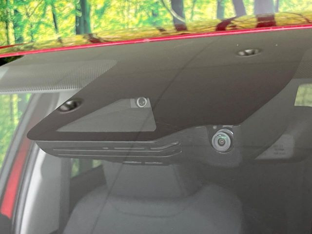 �y�g���^�Z�[�t�e�B�Z���X�z���s���ɑO���̎ԗ�����F�����A�Փ˂������Ȏ��͌x��ƃu���[�L�ŏՓˉ���Ɣ�Q�y�����A�V�X�g�B�����S�Ƀh���C�u�����y���݂��������܂��B