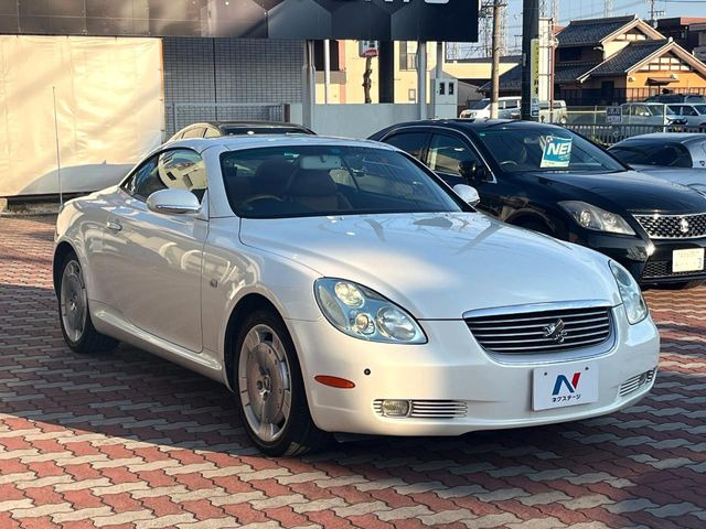 高透明度のガラス皮膜で撥水はもちろん、上質なツヤ・光沢を実現。紫外線や酸性雨から大切な愛車を保護し、色あせ・劣化を防止。「弾スプラッシュコート」、「弾プリミッサコート」からお選びいただけます。