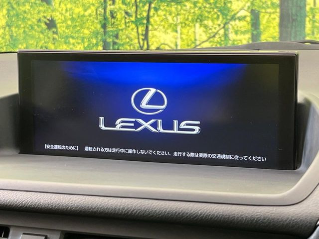 【メーカー純正ナビ】インテリアに溶け込むスタイリッシュな「専用設計」メーカーナビを装備♪視認性や操作性など基本性能にも優れ、より上質なカーライフをお楽しみいただけます。