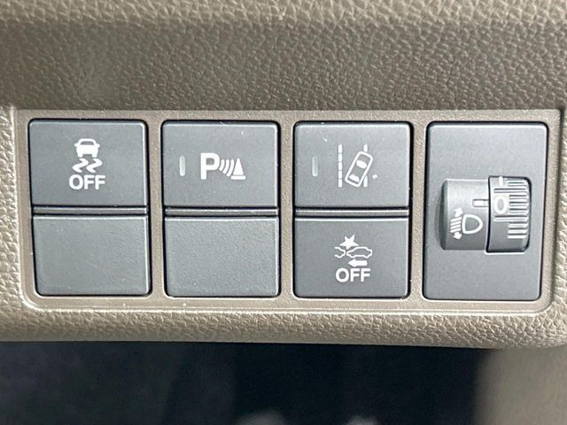 �y�z���_�Z���V���O�z���s���ɑO���̎ԗ�����F�����A�Փ˂������Ȏ��͌x��ƃu���[�L�ŏՓˉ���Ɣ�Q�y�����A�V�X�g�B�����S�Ƀh���C�u�����y���݂��������܂��B