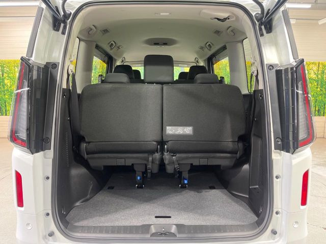 ���i�̂���������ʋ΁A���}���ɏ\���ȉ׎��X�y�[�X���m�ۂ��Ă���܂��B�Z�J���h�V�[�g��|���ƁA�傫�ȉו��̐ύڂ��\�ł���