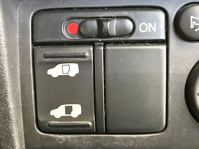 �y�p���[�X���C�h�h�A�z�X�}�[�g�L�[��^�]�Ȃ̃X�C�b�`�ŃX���C�h�h�A�̊J���\���d��������͂����ăh�A���J����K�v�������A���������q�l�ł��A�d���ו��������Ă��鎞�����N�ɊJ���߂ł��܂���