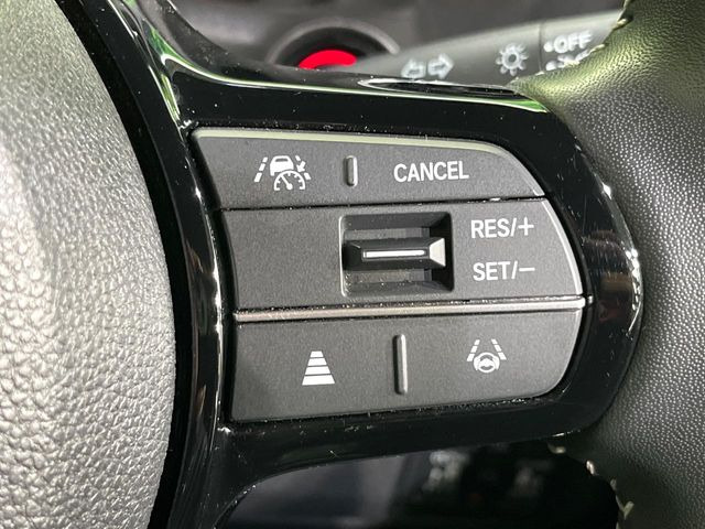 【アダプティブクルーズコントロール】高速道路での長距離走行が楽に!!自動で速度を保つクルーズコントロールが、衝突軽減システムと連携し、前方の車両を感知して車間を保つように速度調節してくれます!!