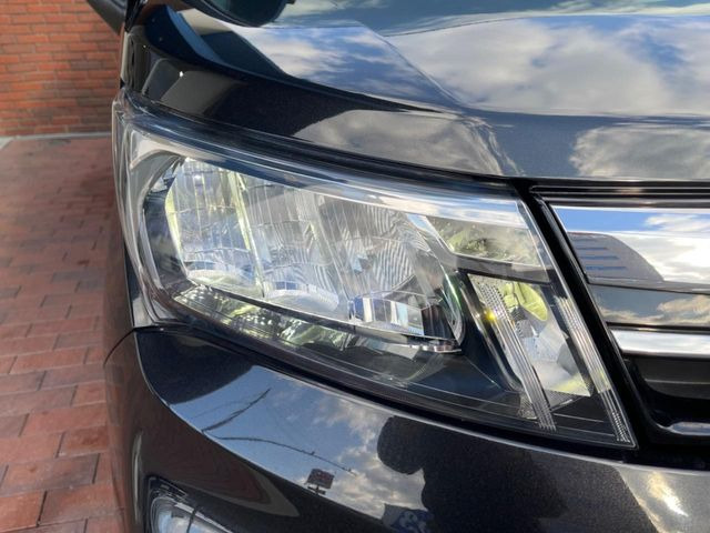 �yLED�w�b�h���C�g�z���V����ԑ��s�����ǍD�Ȏ��E���m�ۂ����S���ĉ^�]�ł��鍂�P�xLED�w�b�h���C�g�𑕔�!�_�����x�������A����d�͂��}�����Ă��܂��B