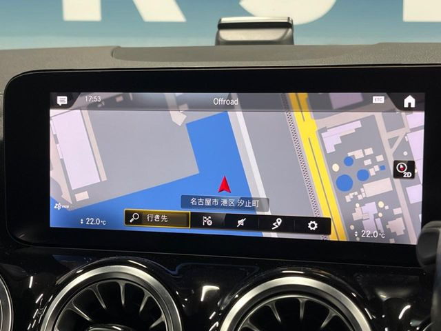 ●純正ナビ:一体感のあるナビは、高級感ある車内を演出してくれます。Bluetooth再生などオーディオ機能も充実しておりますので、運転もより楽しめます♪