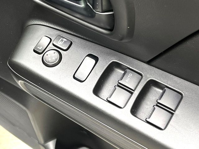 �y�d���i�[�~���[�z�T�C�h�~���[�͓d���i�[���ƂȂ��Ă���A�������ԏ�ł��L�Y�������X�N��}�����܂��B