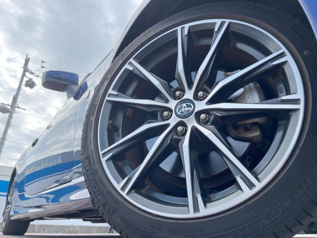 �y����17�C���`�A���~�z�C�[���z�O�ςɃ}�b�`���������A���~�z�C�[���𑕒����Ă���܂��B�e��ЊO�A���~�z�C�[����A�X�^�b�h���X�^�C�����戵�����Ă���܂��B���񂲑��k����������