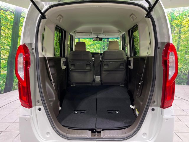 ���i�̂���������ʋ΁A���}���ɏ\���ȉ׎��X�y�[�X���m�ۂ��Ă���܂��B�Z�J���h�V�[�g��|���ƁA�傫�ȉו��̐ύڂ��\�ł���