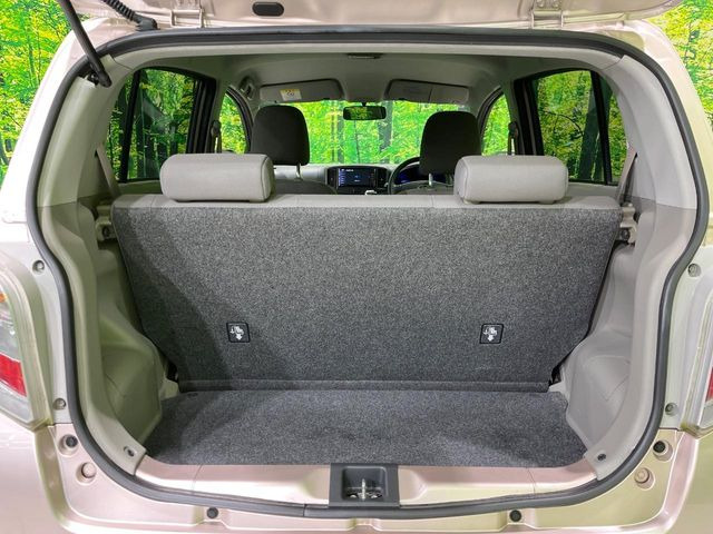 ���i�̂���������ʋ΁A���}���ɏ\���ȉ׎��X�y�[�X���m�ۂ��Ă���܂��B�Z�J���h�V�[�g��|���ƁA�傫�ȉו��̐ύڂ��\�ł���