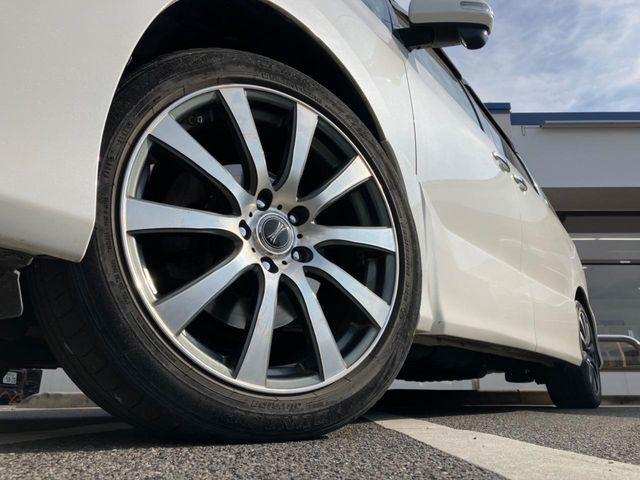 �y18�C���`�A���~�z�C�[���z�O�ςɃ}�b�`�����A���~�z�C�[���𑕒����Ă���܂��B�e��A���~�z�C�[����A�X�^�b�h���X�^�C�����戵�����Ă���܂��B���񂲑��k����������