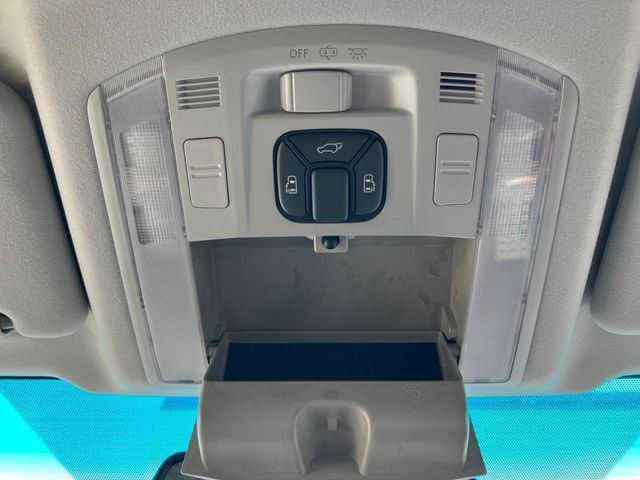 �y�����X���C�h�h�A�z���ԏ�ŗׂ̎ԂƂ̊Ԋu���������ɂ������A�X���C�h�h�A�Ȃ���S!�h�A�I�[�v������������炸�A�J�������L���̂ŏ��~�肪�Ƃ��Ă��ȒP�ł��B�傫�ȉו��̏o���������Ȃ���\��