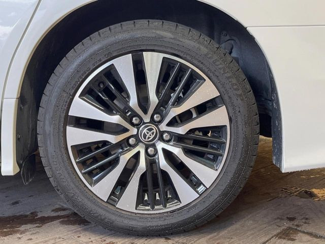 �y����18�C���`�A���~�z�C�[���z�O�ςɃ}�b�`���������A���~�z�C�[���𑕒����Ă���܂��B�e��ЊO�A���~�z�C�[����A�X�^�b�h���X�^�C�����戵�����Ă���܂��B���񂲑��k����������