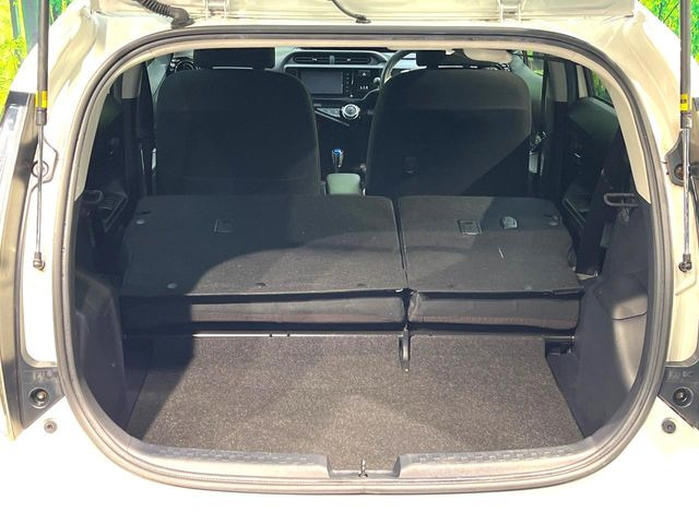 ���i�̂���������ʋ΁A���}���ɏ\���ȉ׎��X�y�[�X���m�ۂ��Ă���܂��B�Z�J���h�V�[�g��|���ƁA�傫�ȉו��̐ύڂ��\�ł���