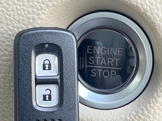 �yHonda�X�}�[�g�L�[�z�J�o����|�P�b�g�ɓ��ꂽ�܂܂ł��h�A�̎{���E�������\�ȃX�}�[�g�L�[�𑕔��B�G���W���̃I���E�I�t�����J�M�����o���K�v����������Ƃ��Ă��֗��ł���