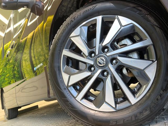 �y����16�C���`�A���~�z�C�[���z�O�ςɃ}�b�`���������A���~�z�C�[���𑕒����Ă���܂��B�e��ЊO�A���~�z�C�[����A�X�^�b�h���X�^�C�����戵�����Ă���܂��B���񂲑��k����������