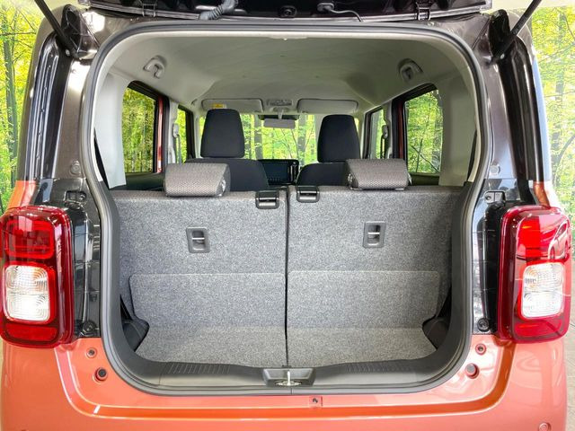 普段のお買い物や通勤、送迎等に十分な荷室スペースを確保しております。セカンドシートを倒すと、大きな荷物の積載も可能です♪