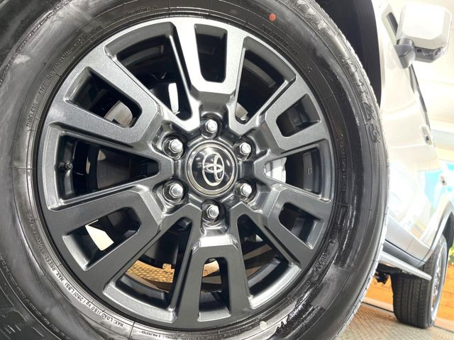 �y����18�C���`�A���~�z�C�[���z�O�ςɃ}�b�`���������A���~�z�C�[���𑕒����Ă���܂��B�e��ЊO�A���~�z�C�[����A�X�^�b�h���X�^�C�����戵�����Ă���܂��B���񂲑��k����������