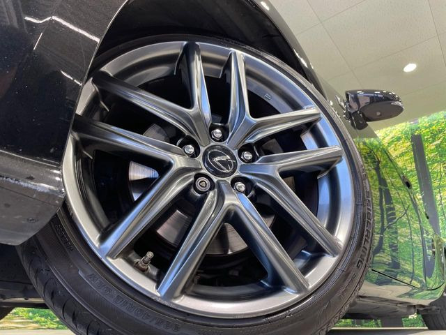 �y����18�C���`�A���~�z�C�[���z�O�ςɃ}�b�`���������A���~�z�C�[���𑕒����Ă���܂��B�e��ЊO�A���~�z�C�[����A�X�^�b�h���X�^�C�����戵�����Ă���܂��B���񂲑��k����������