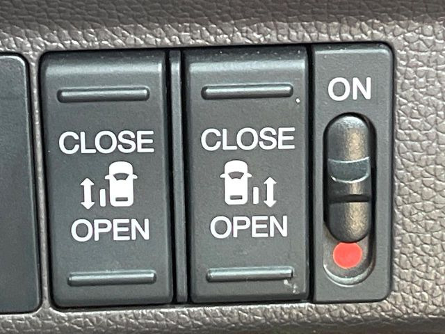 �y�����p���[�X���C�h�h�A�z�L�[��^�]�Ȃ̃X�C�b�`�Ō�ȗ����X���C�h�h�A�̊J���\���d��������͂����ăh�A���J����K�v�������A�����Ȃ��q�l�ł��ȒP�ɊJ���߂ł����K�ł���