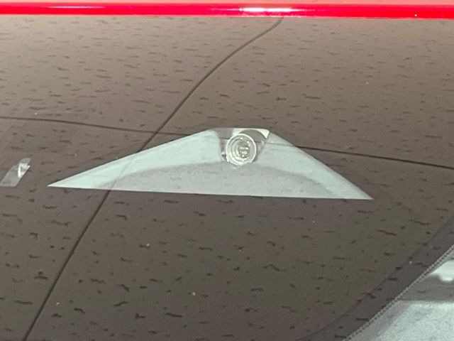 �y�X�}�[�g�u���[�L�T�|�[�g�z���s���ɑO���̎ԗ�����F�����A�Փ˂������Ȏ��͌x��ƃu���[�L�ŏՓˉ���Ɣ�Q�y�����A�V�X�g�B�����S�Ƀh���C�u�����y���݂��������܂��B