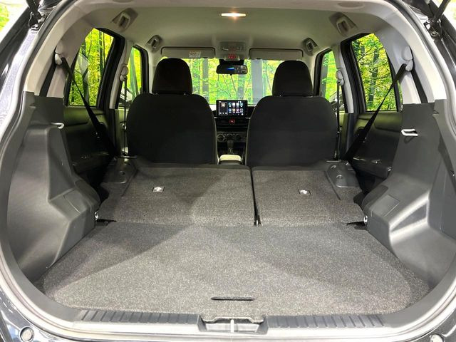 ���i�̂���������ʋ΁A���}���ɏ\���ȉ׎��X�y�[�X���m�ۂ��Ă���܂��B�Z�J���h�V�[�g��|���ƁA�傫�ȉו��̐ύڂ��\�ł���