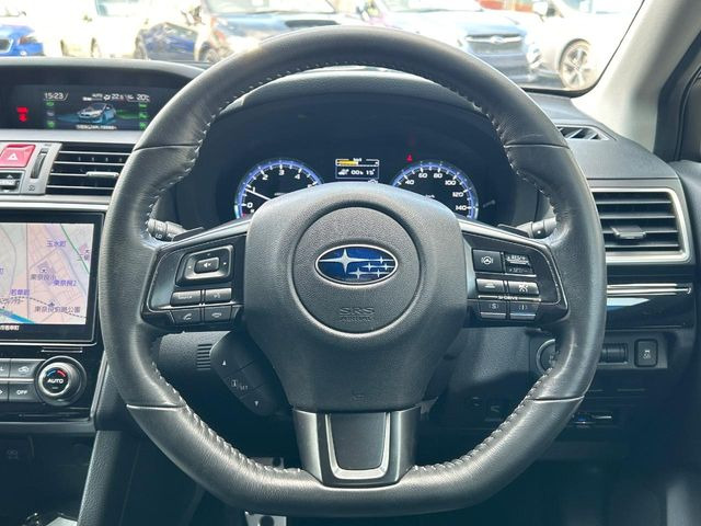 �y�����v�����X�e�A�����O�z�㎿�Ȋv���g�p���邱�ƂŁA��ɂ����������݂ƂĂ��^�]���₷���n���h���ł���