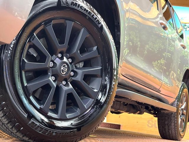 �y�O���[�h��p����18�C���`�A���~�z�C�[���z�f�U�C�����̍��������A���~�z�C�[���𑕒����Ă���܂��B�e��ЊO�A���~�z�C�[����A�X�^�b�h���X�^�C�����戵�����Ă���܂��B���񂲑��k����������