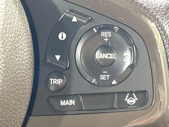 【アダプティブクルーズコントロール】高速道路での長距離走行が楽に!!自動で速度を保つクルーズコントロールが、衝突軽減システムと連携し、前方の車両を感知して車間を保つように速度調節してくれます!!