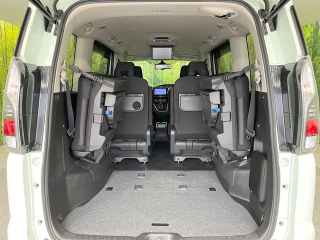 普段のお買い物や通勤、送迎等に十分な荷室スペースを確保しております。セカンドシートを倒すと、大きな荷物の積載も可能です♪