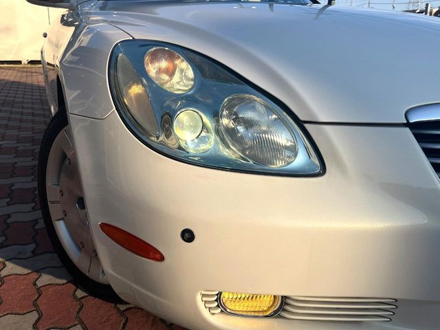 【HIDヘッドライト】非常に明るく前方を照らしてくれるので、悪天候や夜間の走行時も視界良好で安心してお乗りいただけます。