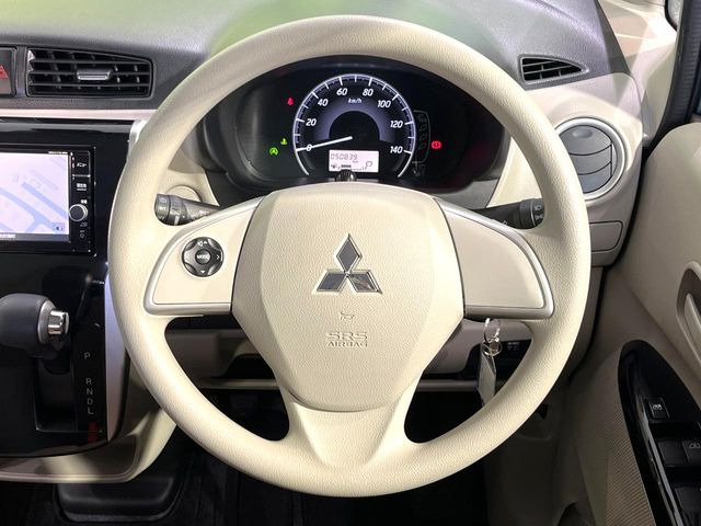 【ステアリングスイッチ】運転中、前方から目線をそらすことなく、オーディオ等の操作が可能な便利機能!安心&快適なドライブを演出してくれます♪