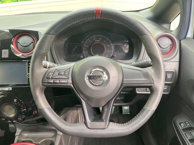 �y�����v�����X�e�A�����O�z�㎿�Ȋv���g�p���邱�ƂŁA��ɂ����������݂ƂĂ��^�]���₷���n���h���ł���