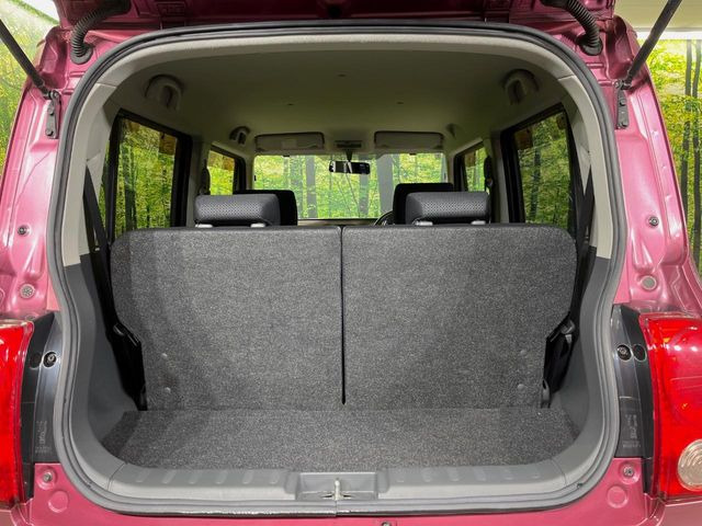 ���i�̂���������ʋ΁A���}���ɏ\���ȉ׎��X�y�[�X���m�ۂ��Ă���܂��B�Z�J���h�V�[�g��|���ƁA�傫�ȉו��̐ύڂ��\�ł���