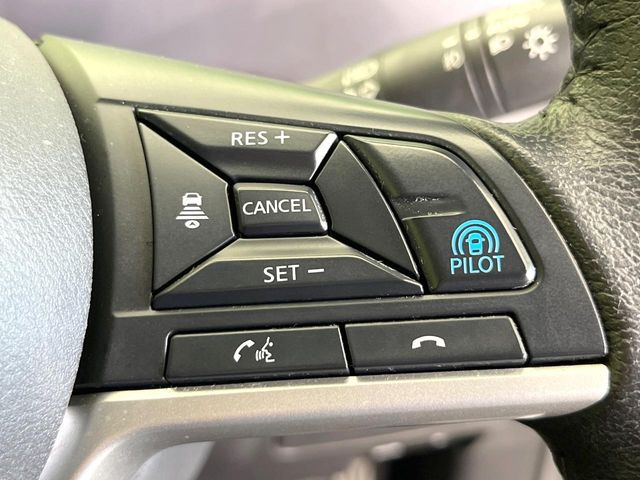 【プロパイロット】高速道路での長距離走行が楽に!!渋滞時と巡回走行のシーンで、アクセル・ブレーキ・ステアリングを自動で制御し、長距離運転の負担を軽減してくれます♪