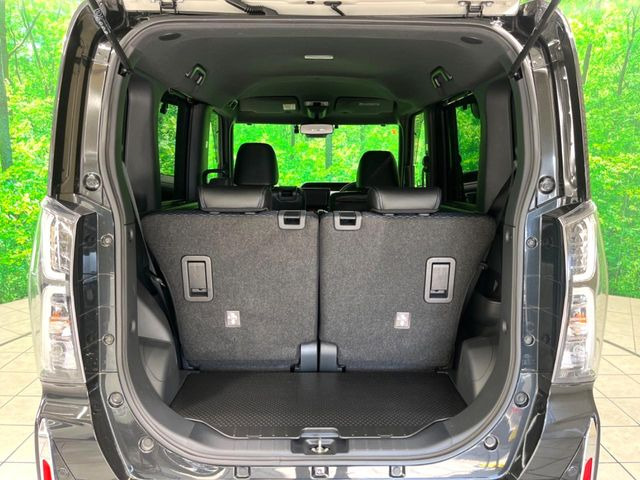 ���i�̂���������ʋ΁A���}���ɏ\���ȉ׎��X�y�[�X���m�ۂ��Ă���܂��B�Z�J���h�V�[�g��|���ƁA�傫�ȉו��̐ύڂ��\�ł���