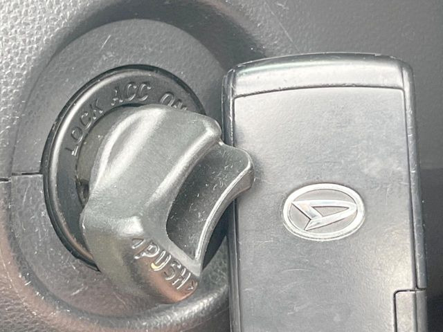 �y�L�[�t���[�V�X�e���z�J�o����|�P�b�g�ɓ��ꂽ�܂܂ł��h�A�̎{���E�������\�ȃX�}�[�g�L�[�𑕔��B�G���W���̃I���E�I�t�����J�M�����o���K�v����������Ƃ��Ă��֗��ł���