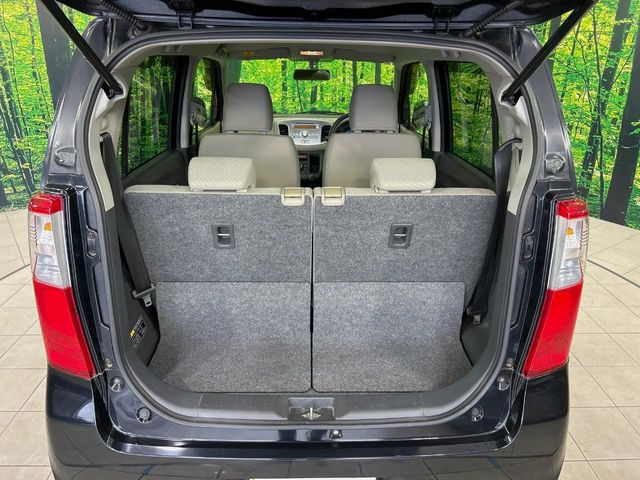 ���i�̂���������ʋ΁A���}���ɏ\���ȉ׎��X�y�[�X���m�ۂ��Ă���܂��B�Z�J���h�V�[�g��|���ƁA�傫�ȉו��̐ύڂ��\�ł���