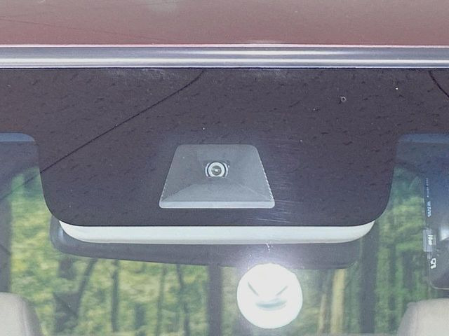 �y�z���_�Z���V���O�z���s���ɑO���̎ԗ�����F�����A�Փ˂������Ȏ��͌x��ƃu���[�L�ŏՓˉ���Ɣ�Q�y�����A�V�X�g�B�����S�Ƀh���C�u�����y���݂��������܂��B